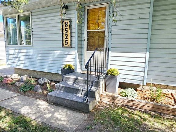 3rd image of 8525 W 95th St