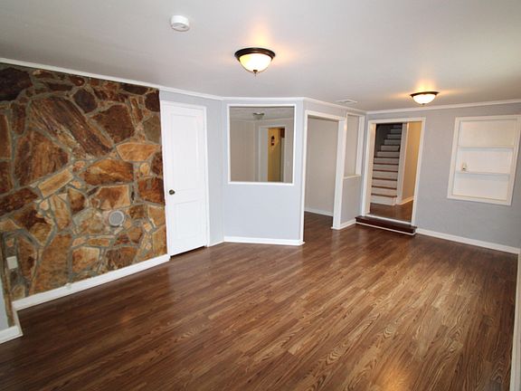 3rd image of 567 Hillman St