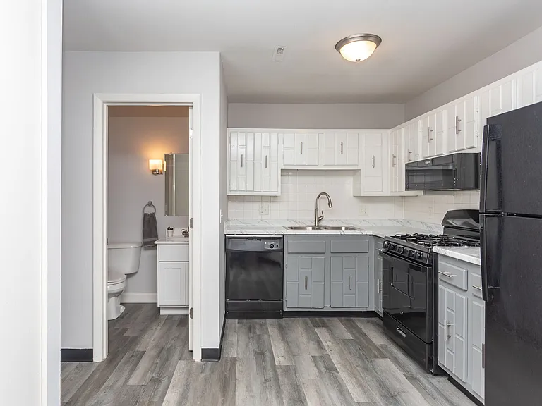 Candlelite Apartments — Photo 26