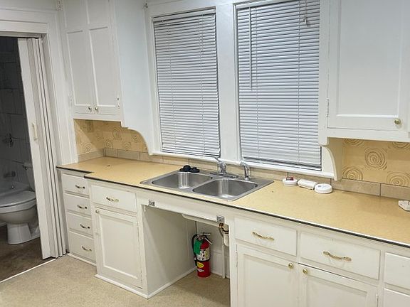 4th image of 2342 E 13th St #A