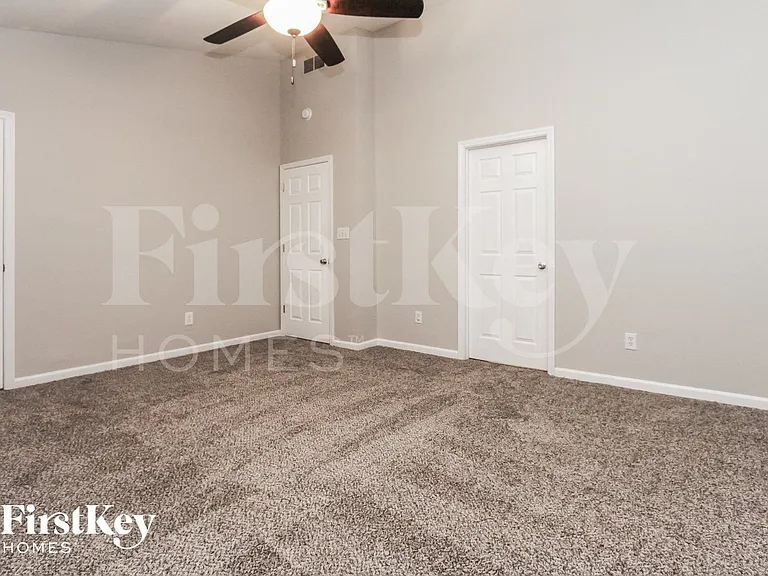 4700 Cork Ct — Photo 7