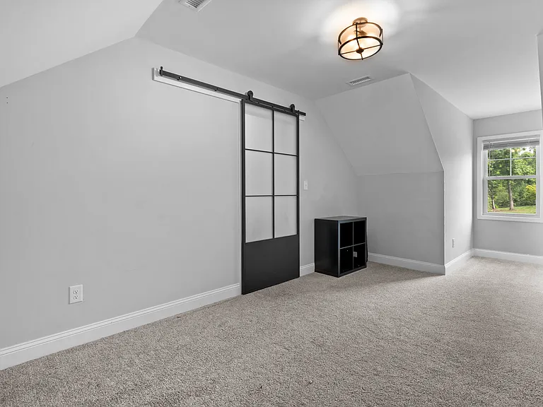 100 Riley Dr — Photo 18