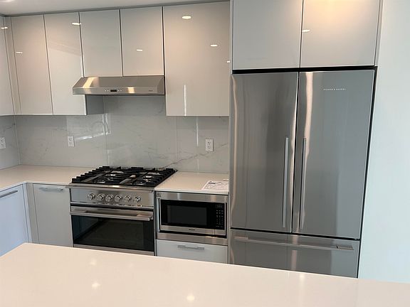 4th image of 10333 River Dr #28