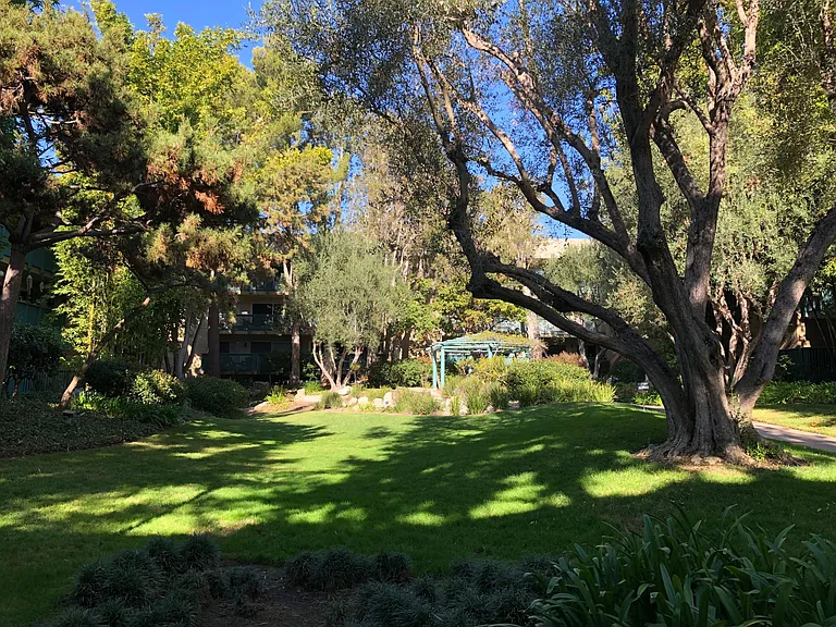 552 N Bellflower Blvd — Photo 19