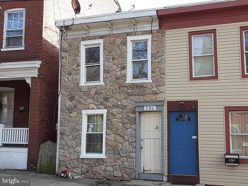 532 Manor St photo 1