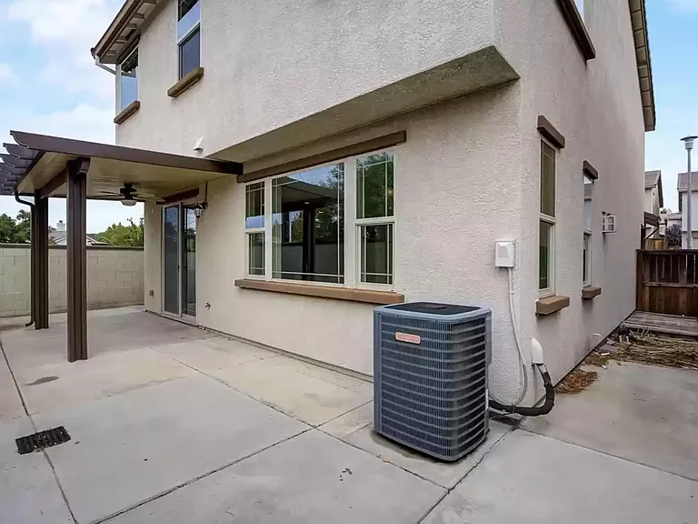 573 Addison Ct — Photo 15