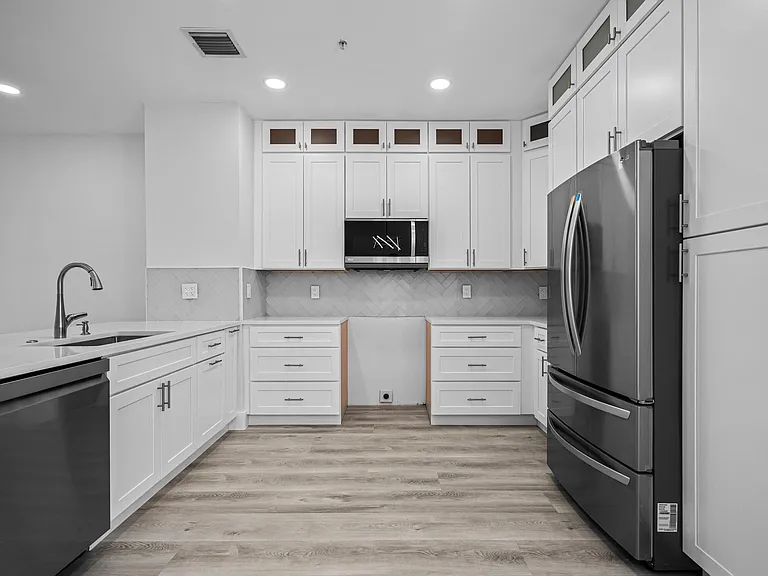 75 NW 4th Ave #75 — Photo 10