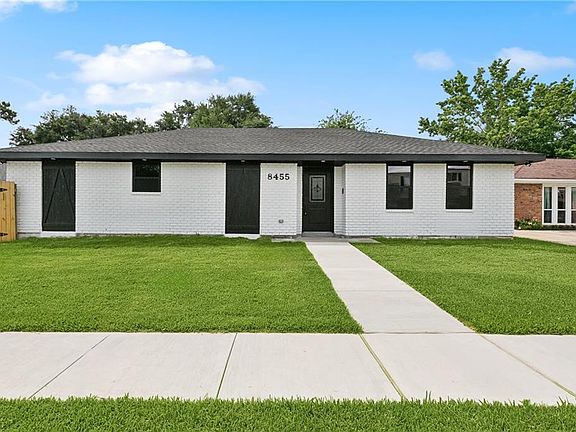 2nd image of 8455 Huntington Park Dr