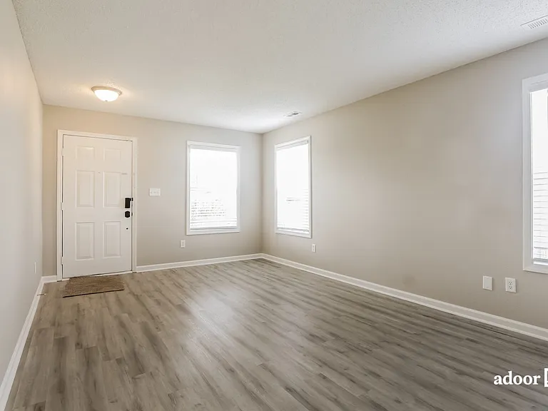 2415 Woodfield Blvd — Photo 5