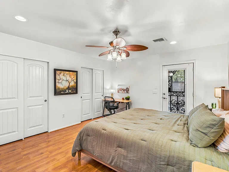 2724 N Gill Ave — Photo 28