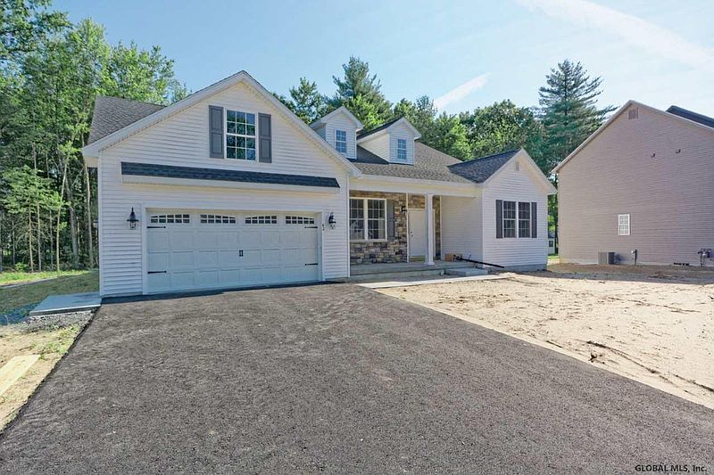 4th image of 37 Tamarack Street