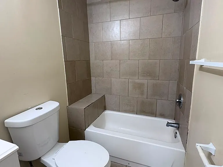 564 Howard Ave #2R — Photo 14
