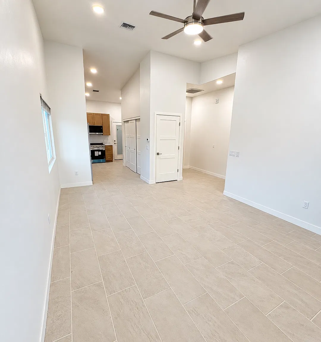 2 bed, 950 sqft, $2,000 — Photo 2