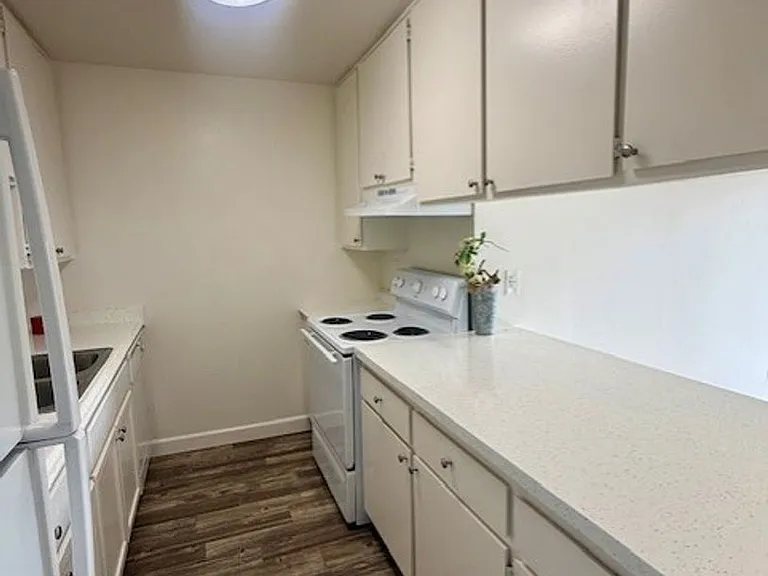 Anza Oaks Apartments — Photo 20