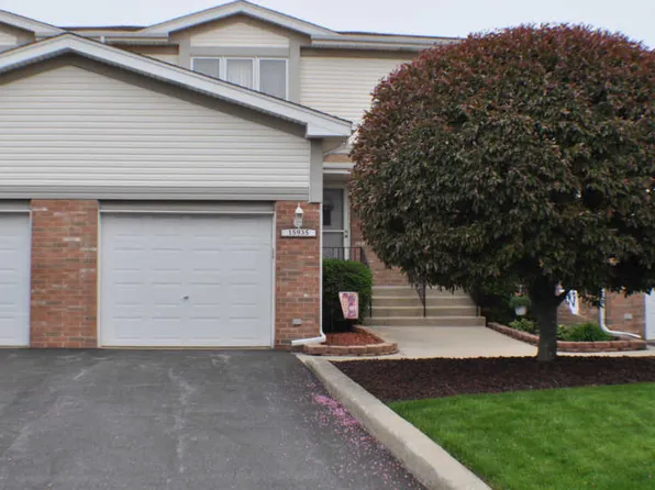 15935 Blackwater Ct, Tinley Park, IL 60477