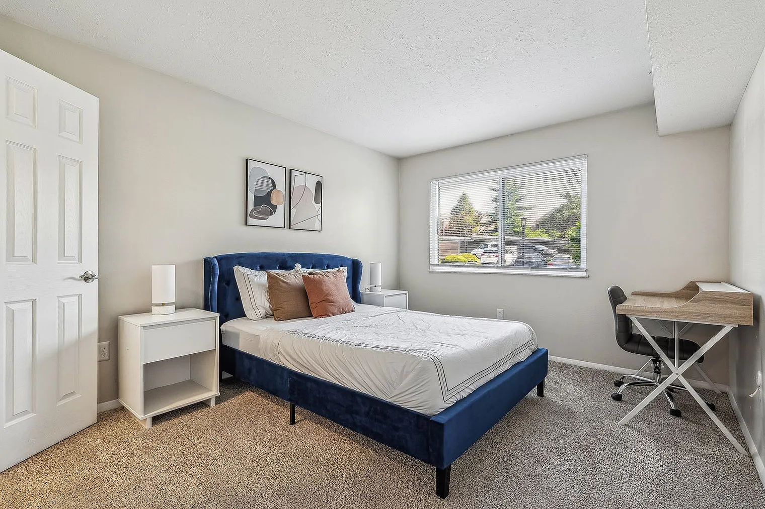 2 bed, 2.0 bath, 990 sqft, $2,714 — Photo 4