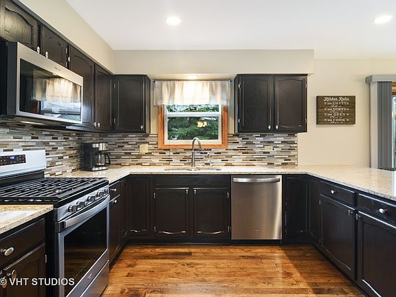5th image of 520 Waterford Dr
