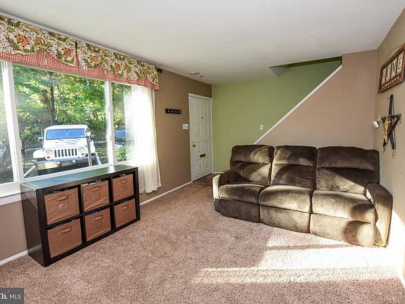 3rd image of 43 Knock N Knoll Cir