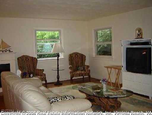 2nd image of 3028 Edinburgh Dr