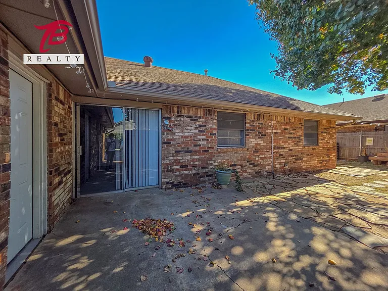 6811 Lyrewood Ln — Photo 25