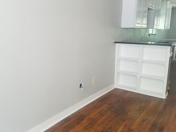 2nd image of 1805 Belle Pl