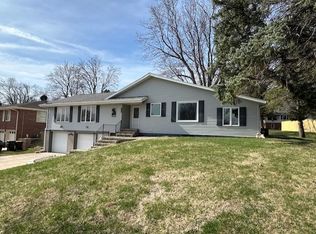 798 Des Moines Dr, Windom, MN 56101