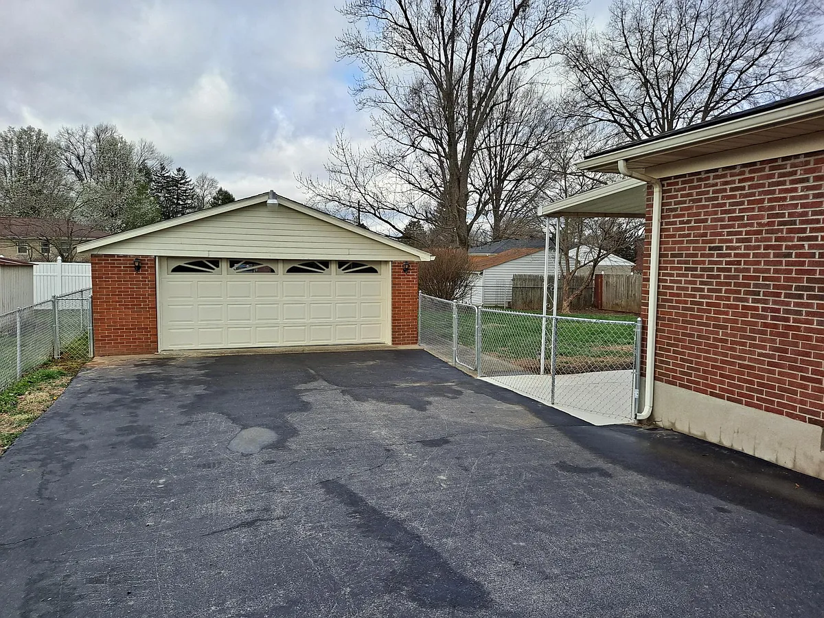 Building Photo - 8112 Pina Way