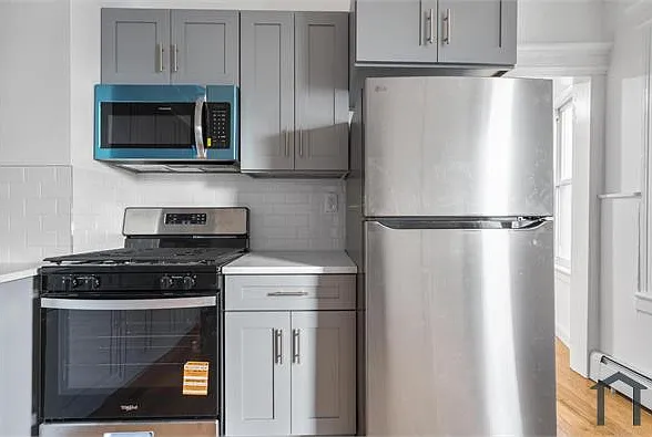 565 Carroll Ave #1 — Photo 3