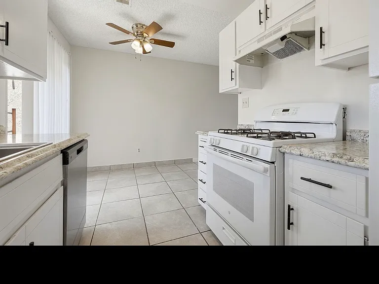 948 Greenfield Ave #948 — Photo 19