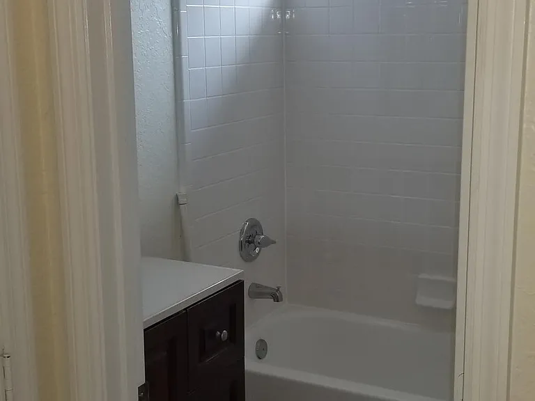 1337 Hampstead Ter — Photo 10