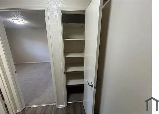 908 I St NE #10 — Photo 16