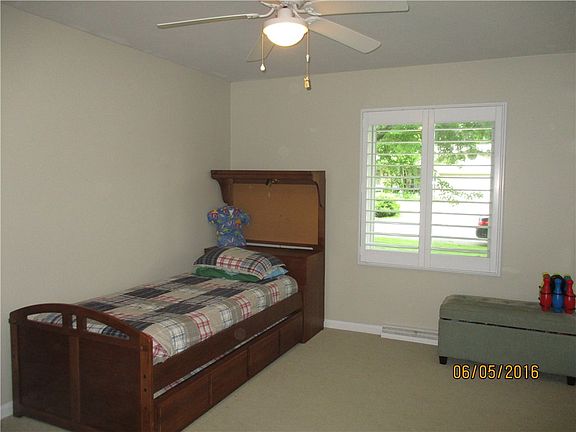 5th image of 830 Mount Rainier Dr