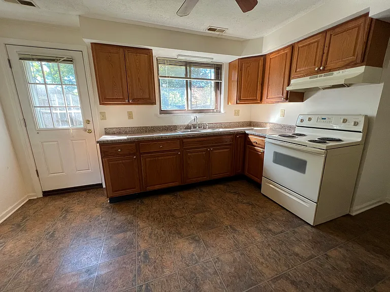 1608 Briedweng Ave — Photo 7