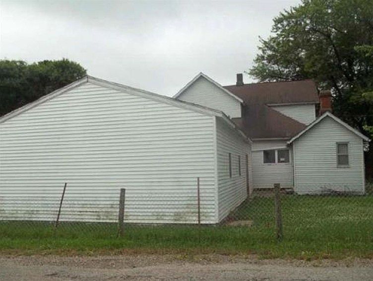 2nd image of 204 Railroad St