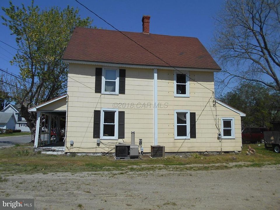 2nd image of 221 Cedar St