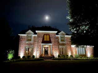 920 Lake Forest Pkwy, Louisville, KY 40245