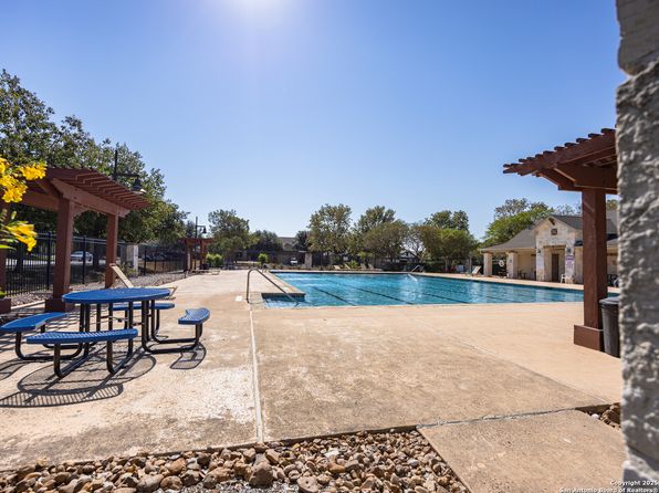 209 SUNSET HTS, Cibolo, TX 78108