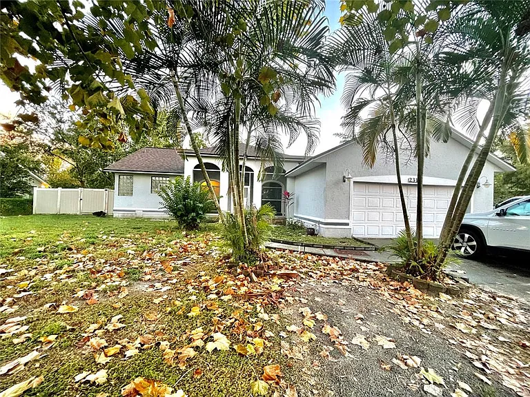 2314 Kings Crest Rd — Photo 1