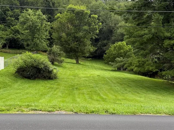 Fincastle Tpke, North Tazewell, VA 24630