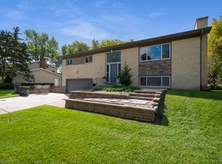 285 Carriage Hill Dr, Aurora, IL