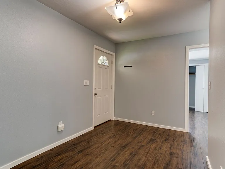 Recently Updated 2-bedroom Cottage — Photo 3