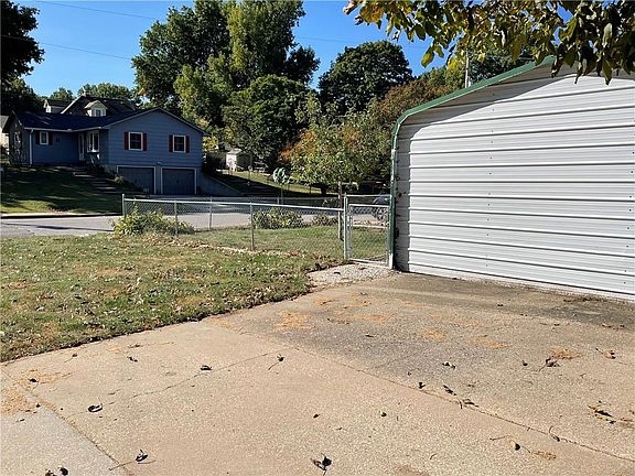 4th image of 2308 10th Ave