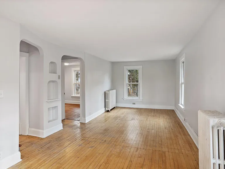 28 Sheridan Ave S #2 — Photo 4