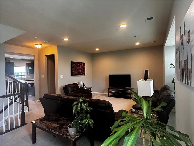 1861 Louisville Ln — Photo 15