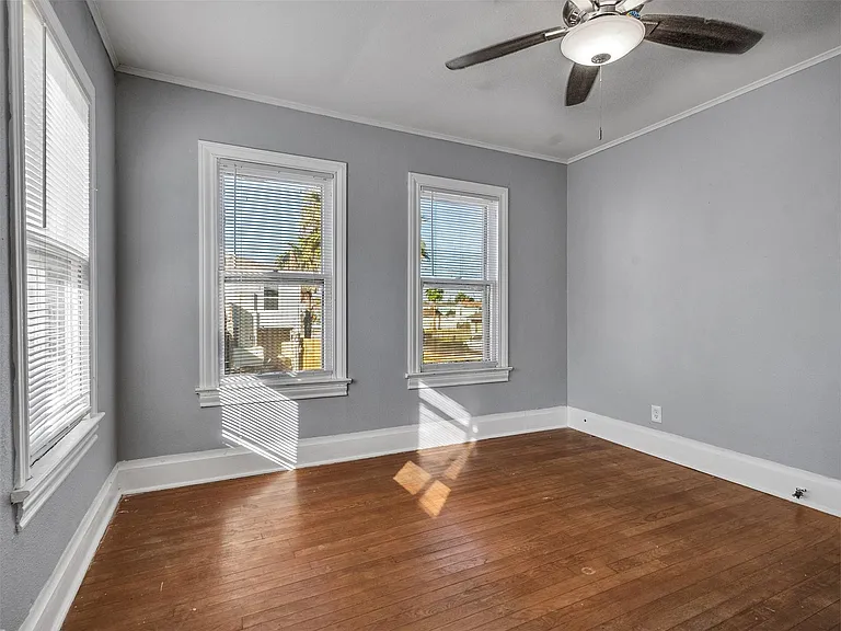 5019 Avenue M 1/2 — Photo 25