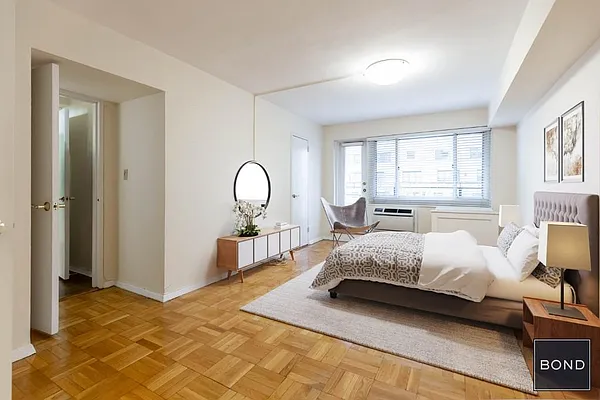 Rented by Bond New York | media 30