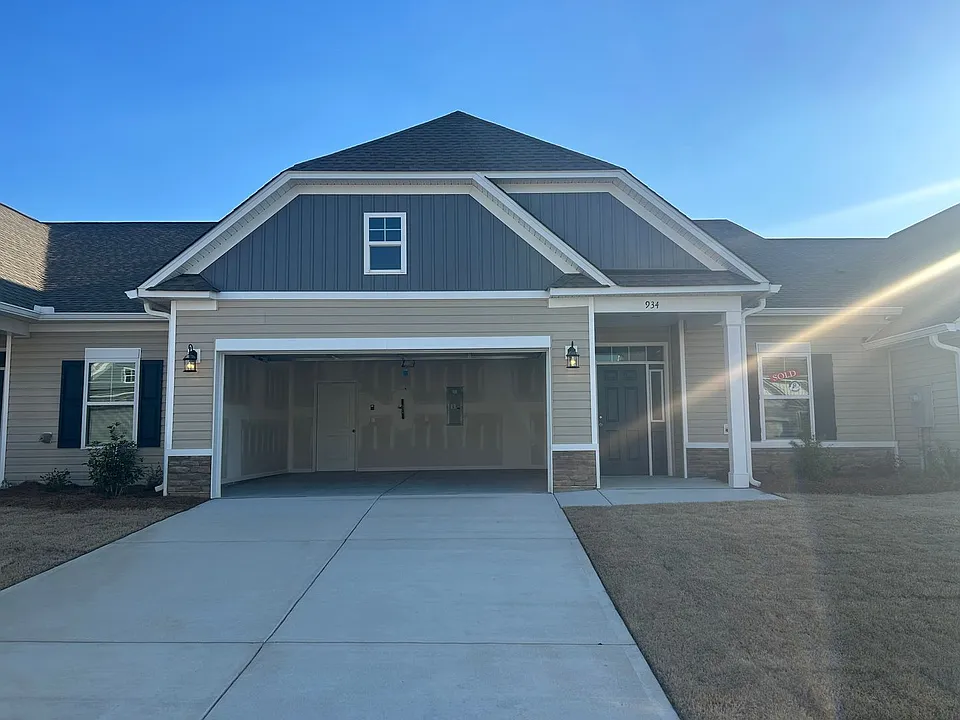 934 Manitou Cir