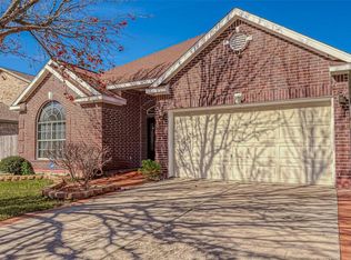 3322 Strong Winds Dr, Houston, TX 77014