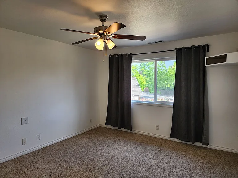 1592 Kingston Way — Photo 25