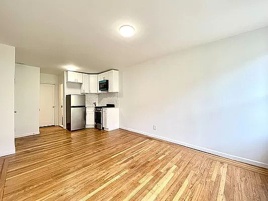 2nd image of 128 Saint Marks Pl APT 4D